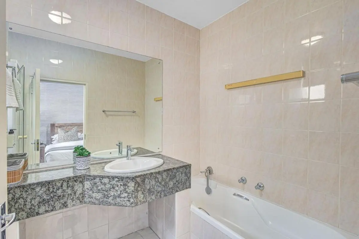 Image 6 of Illovo Luxury Studio Apartment, Sandton