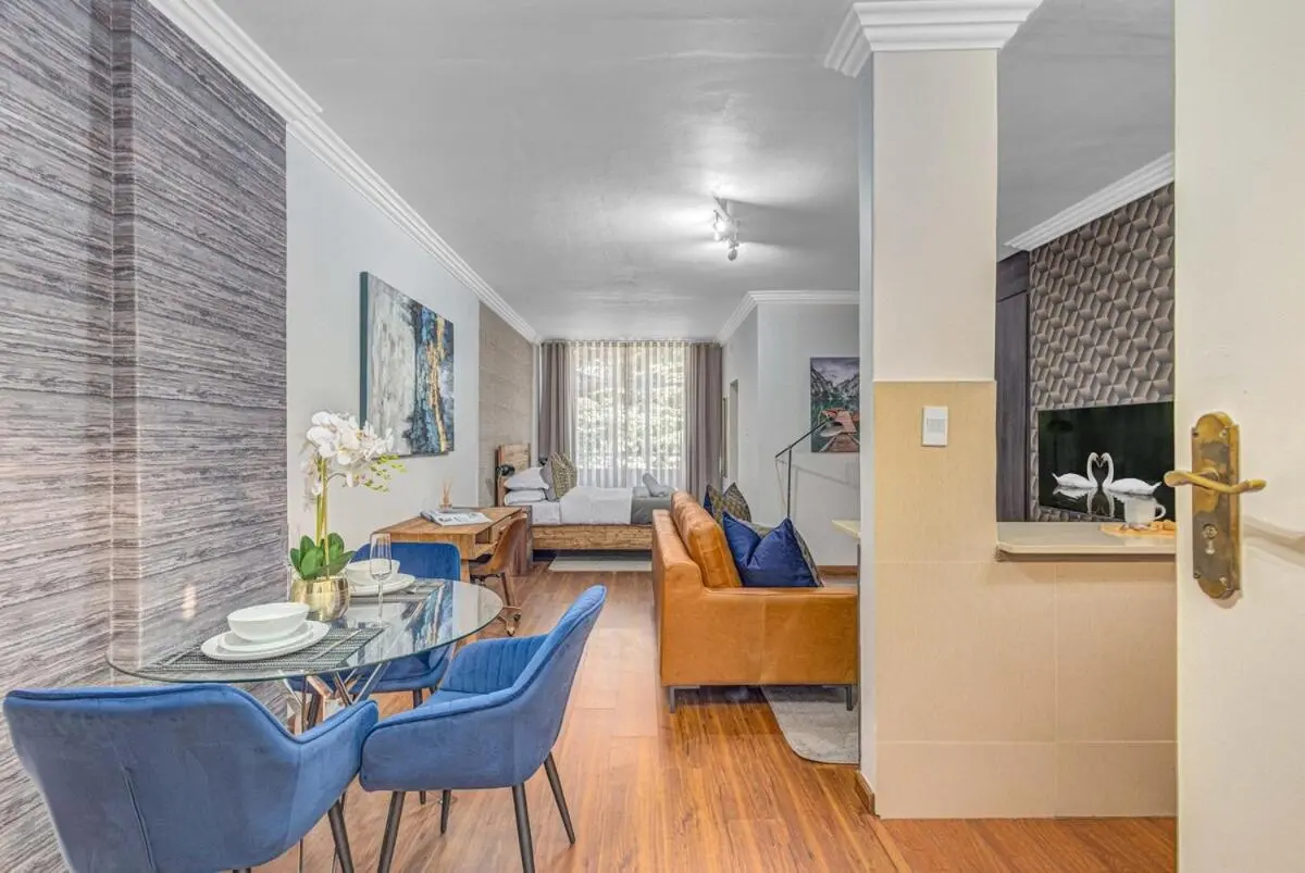 Image 4 of Illovo Luxury Studio Apartment, Sandton