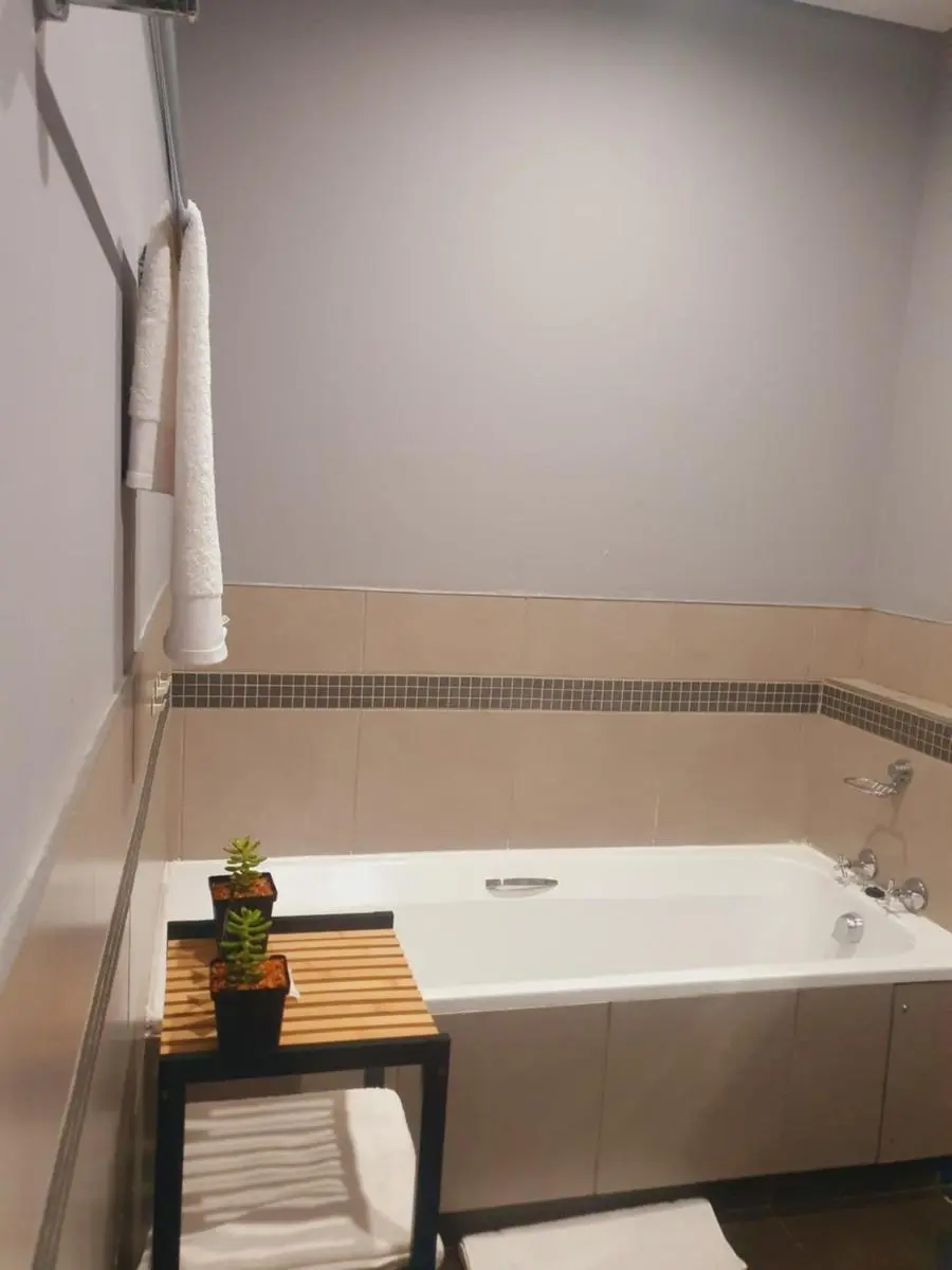 Image 2 of Isibaya House