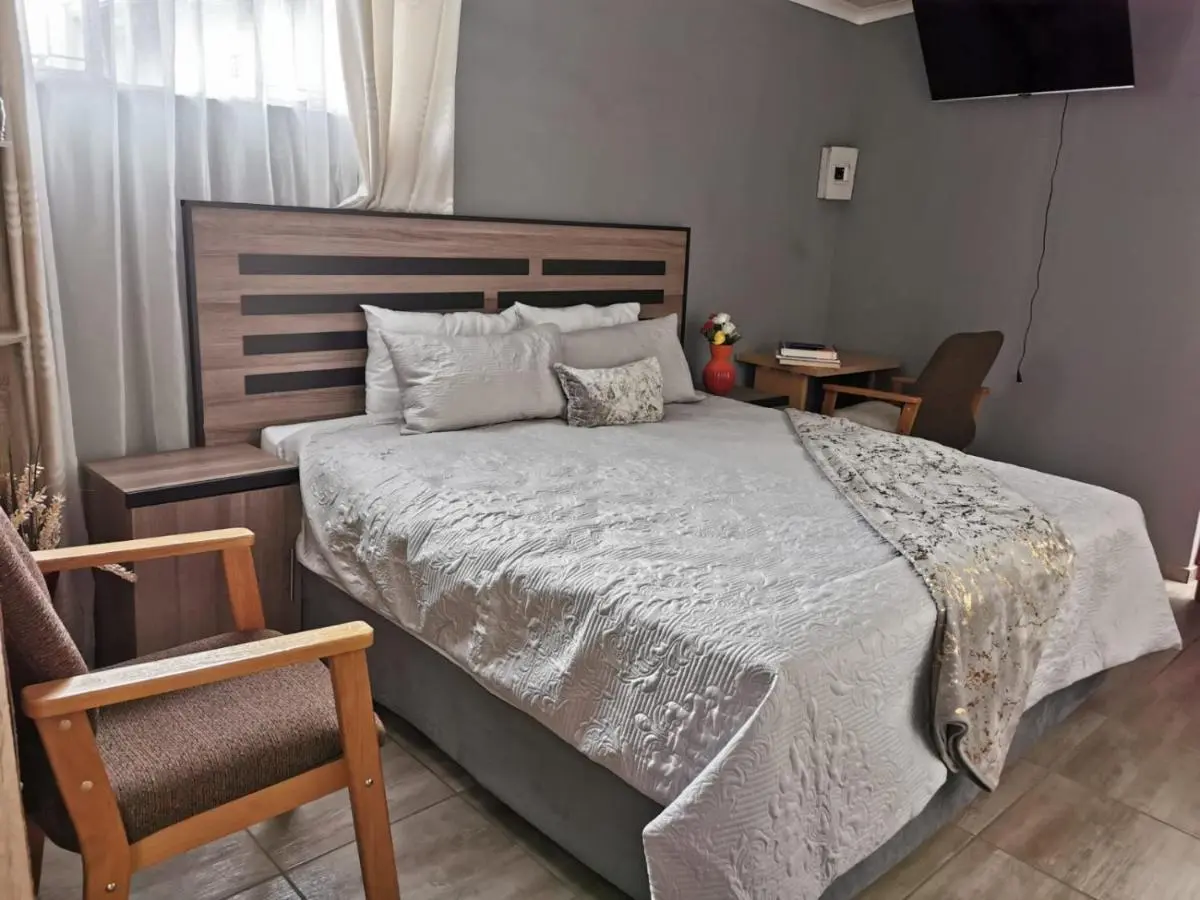 Image 4 of Issa Guest Cottage