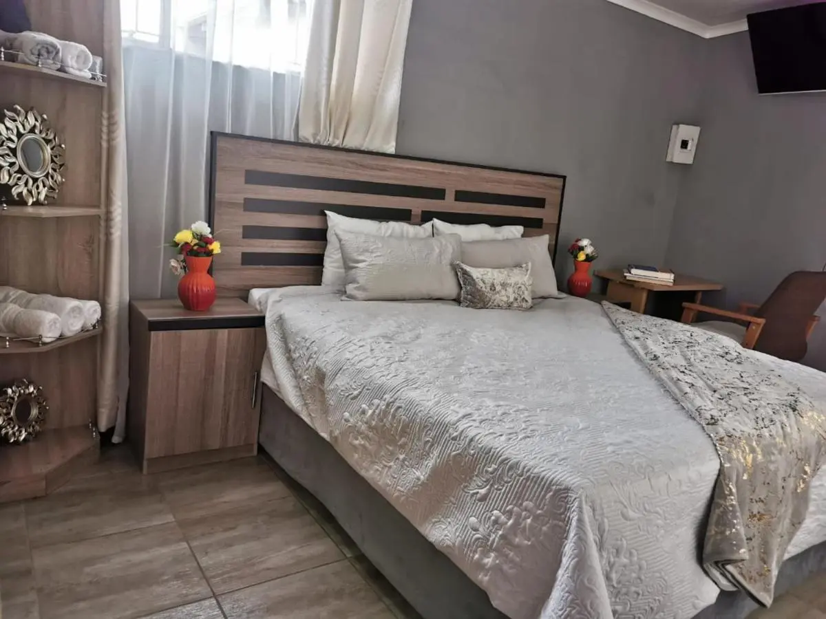 Image 5 of Issa Guest Cottage