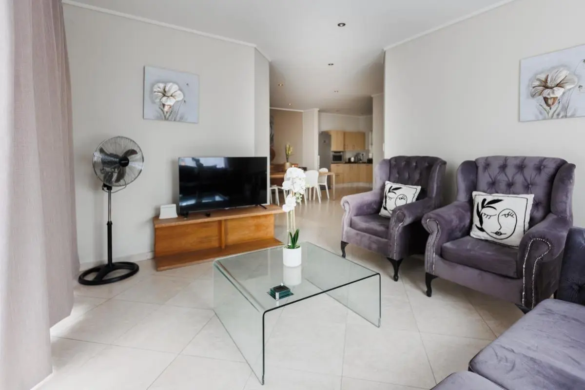 Image 2 of Jade apartments