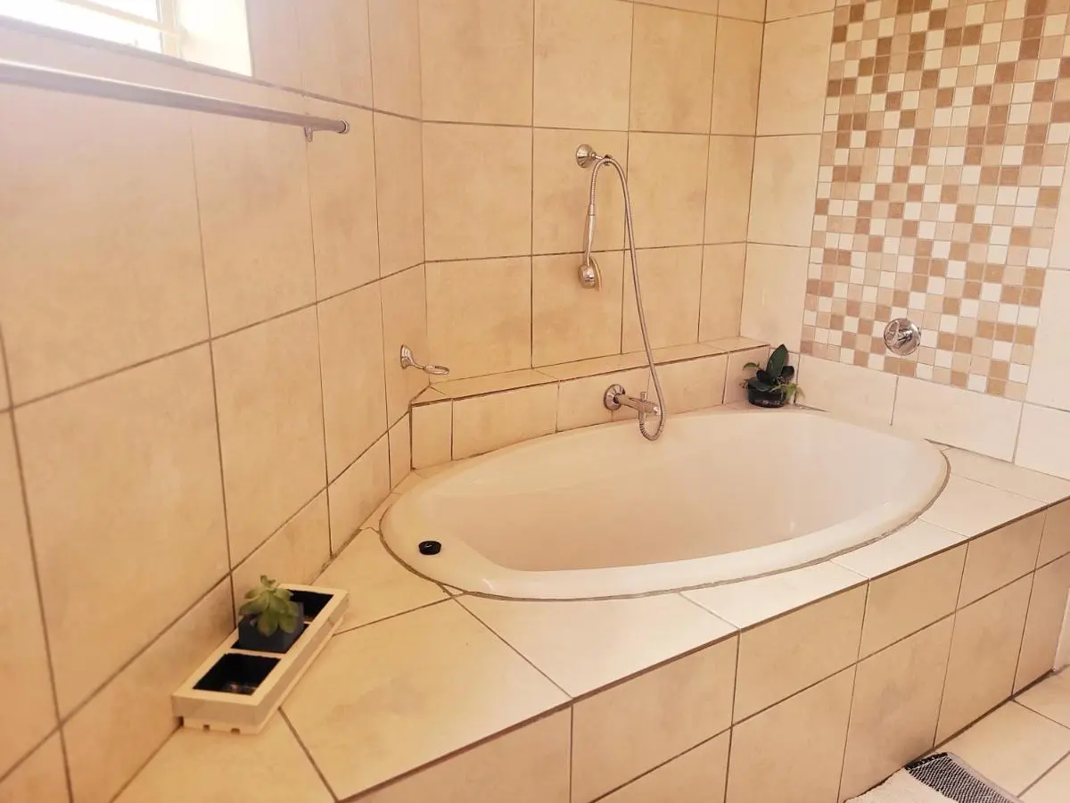 Image 2 of La Chateau354