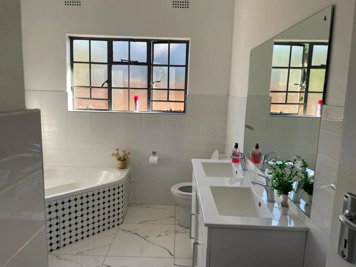 Image 2 of Leafy home in the heart of Linden with Pool