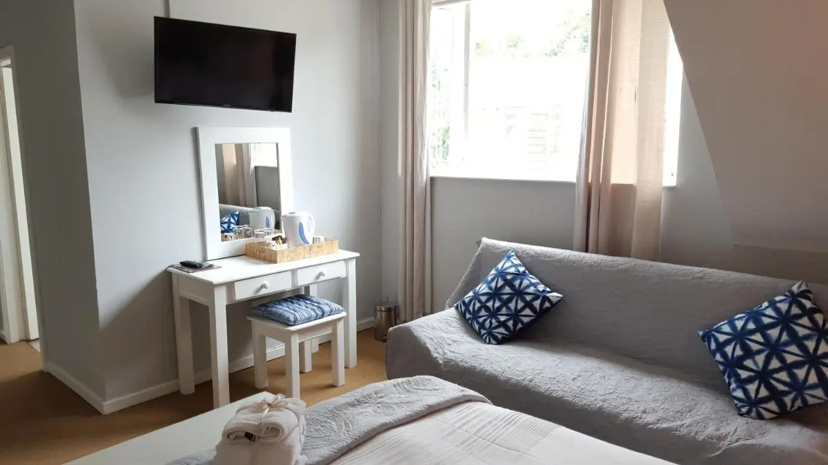 Image 4 of Life on 3rd