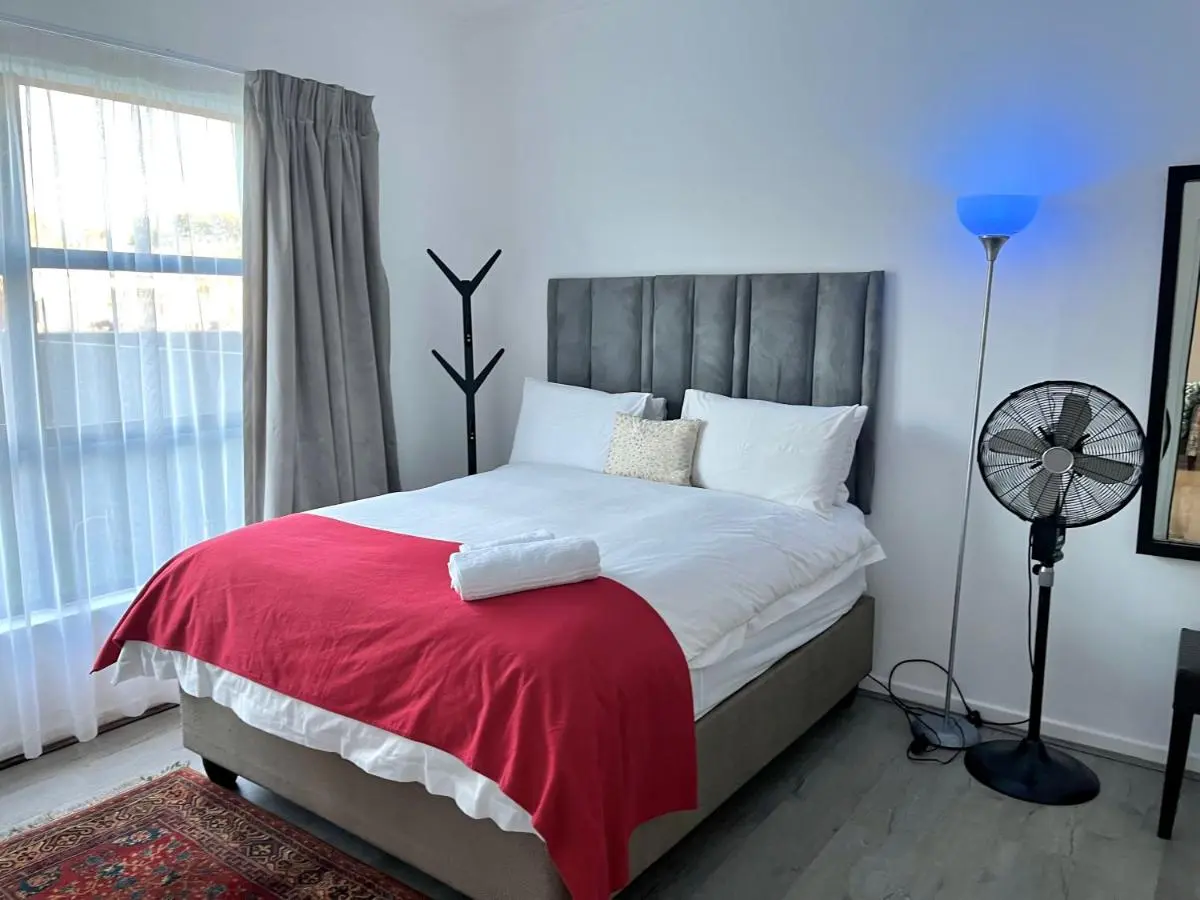 Image 1 of Lillys Point with back up power