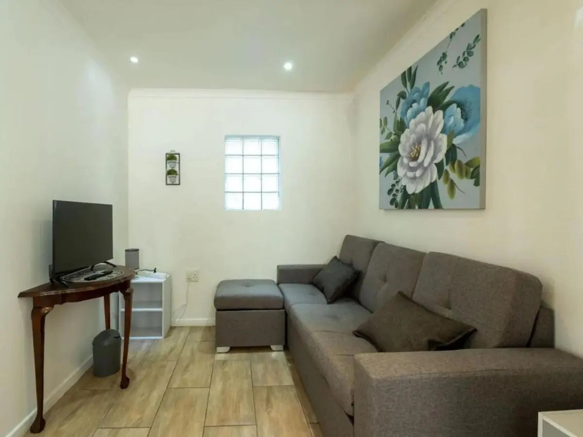 Image 5 of Lovely Balcony Unit Parktown North