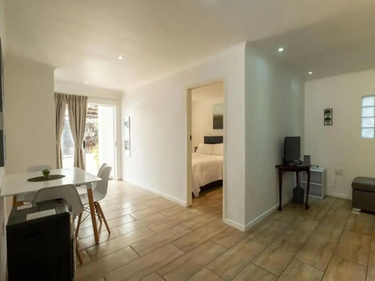 Image 2 of Lovely Balcony Unit Parktown North