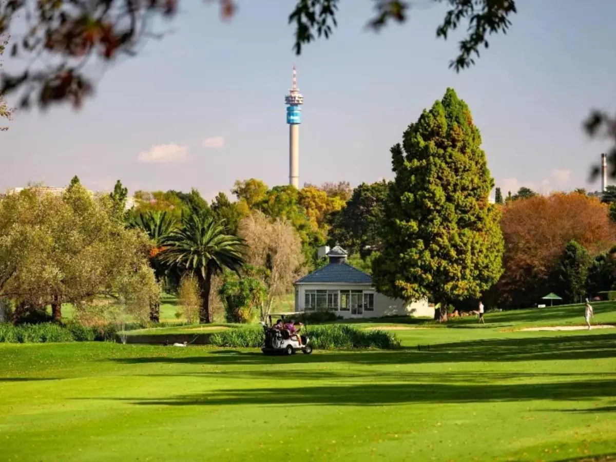 Image 3 of Lovely Balcony Unit Parktown North