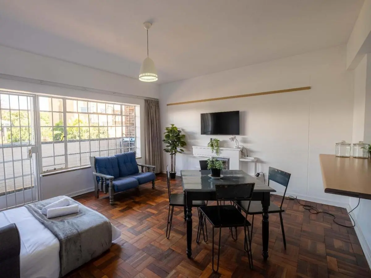 Image 2 of Lovely Linden Apartment