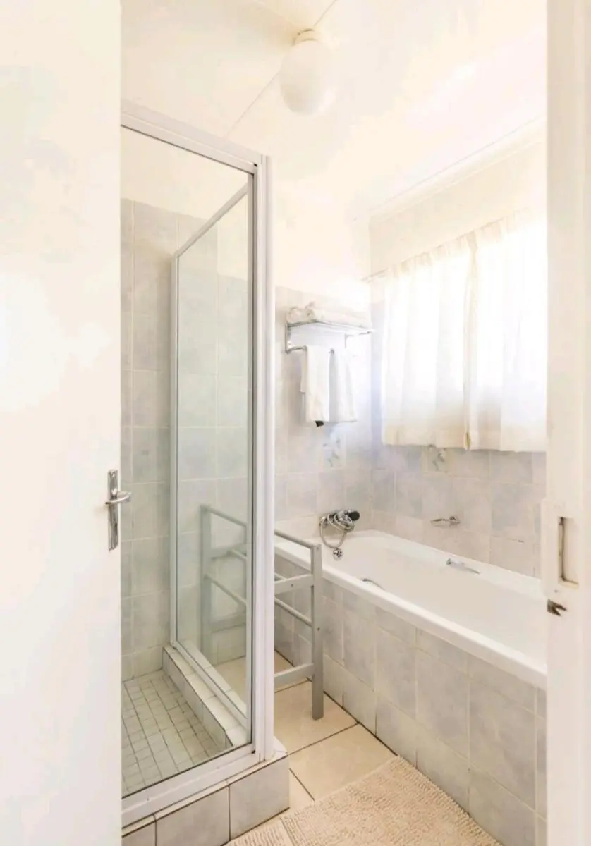 Image 3 of Lovely Linden Cottage with Solar Inverter