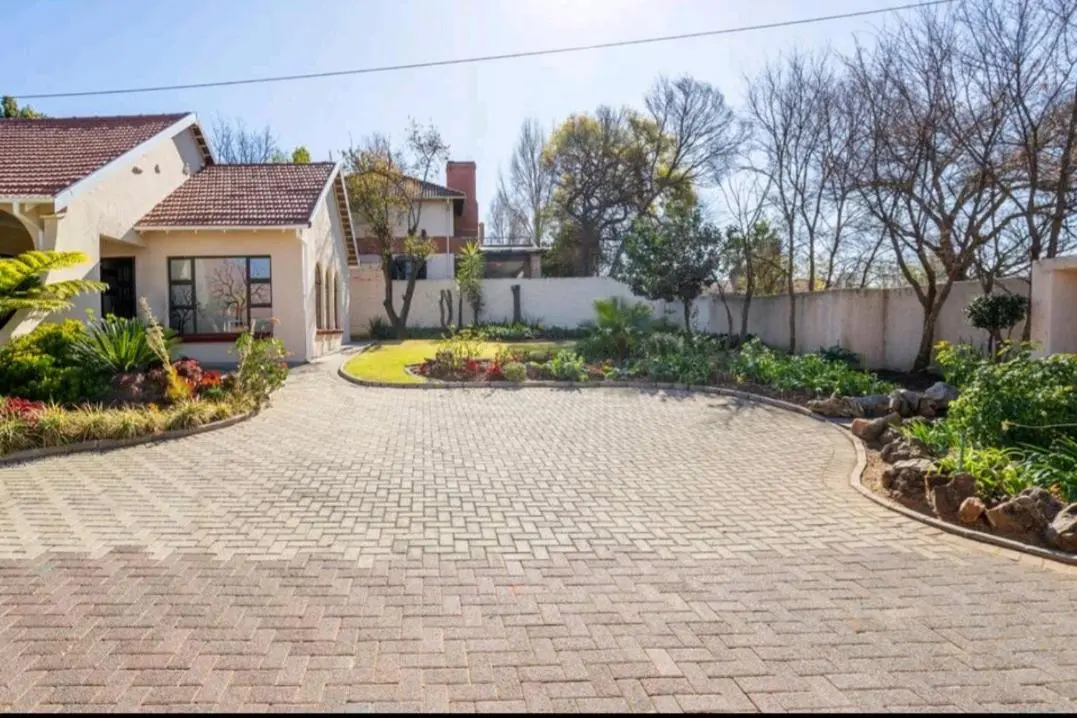 Image 4 of Lovely Linden Cottage with Solar Inverter