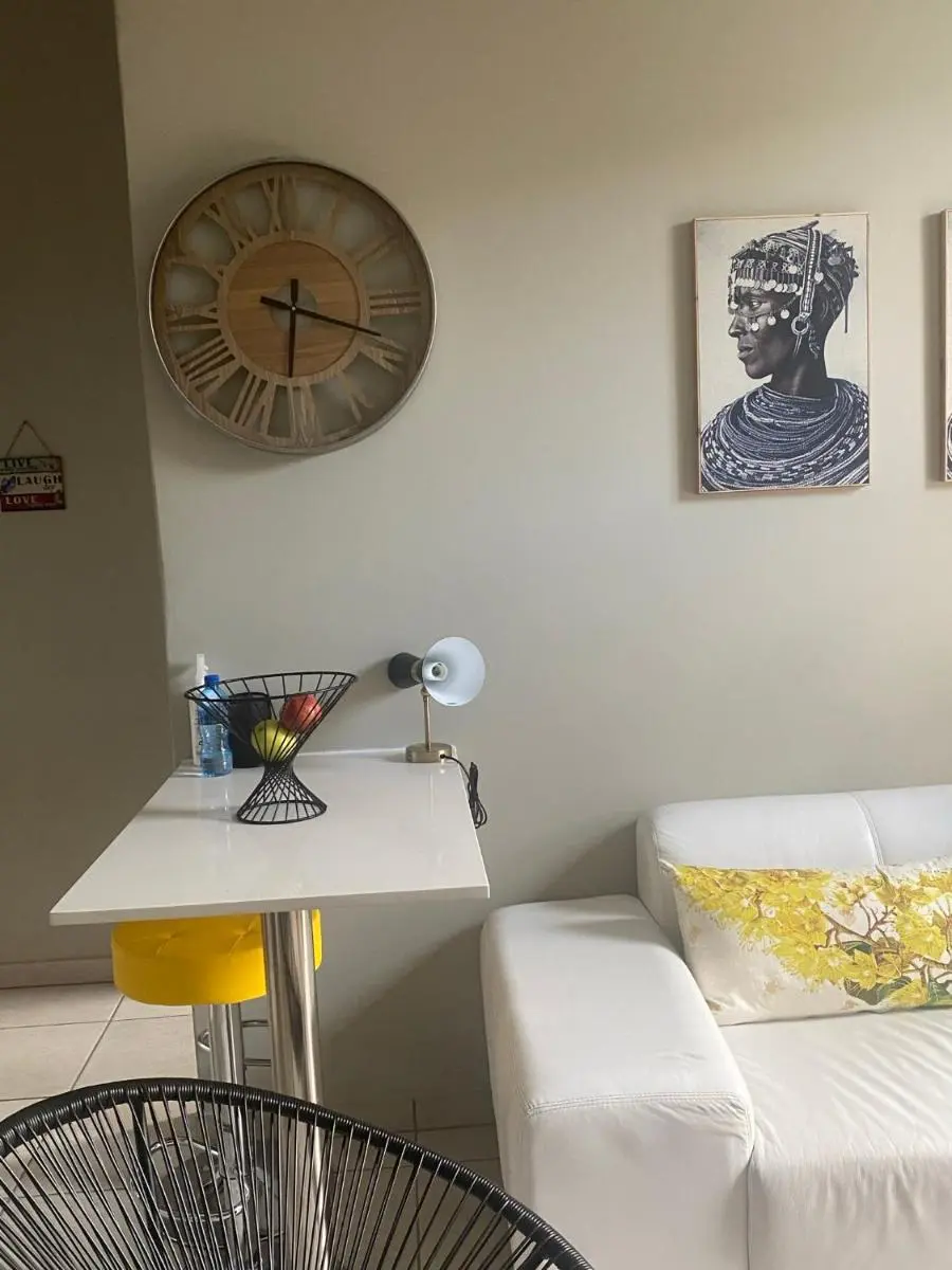 Image 3 of Lovely Rosebank 1-bedroom condo with pool & cinema