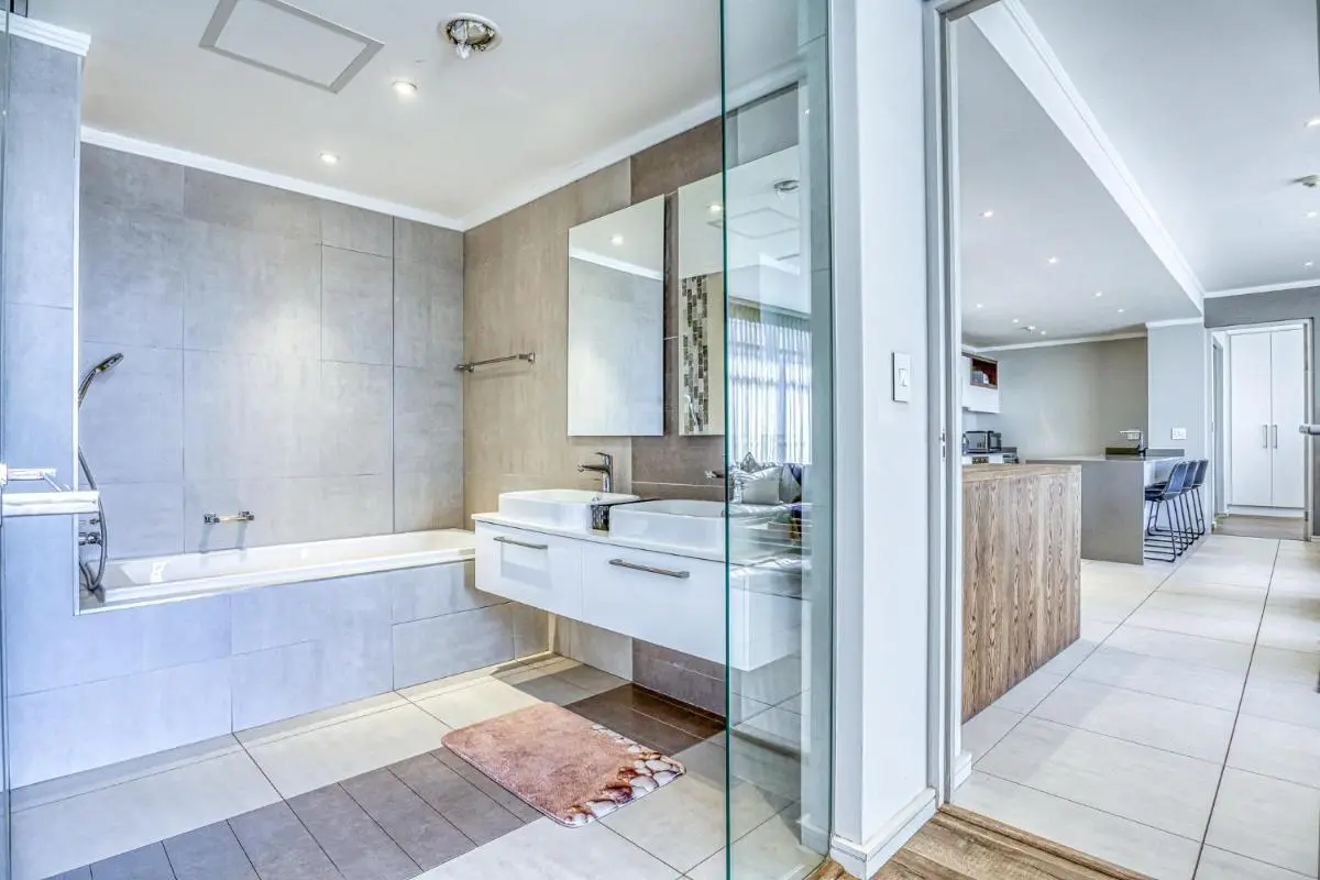 Image 2 of Luxurious 2-bedroom Apartment in Sandton