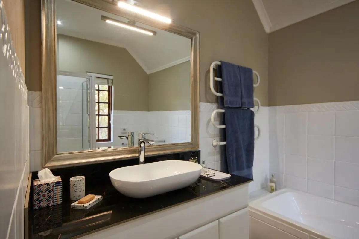 Image 1 of Luxurious, private, central, gas & solar powered