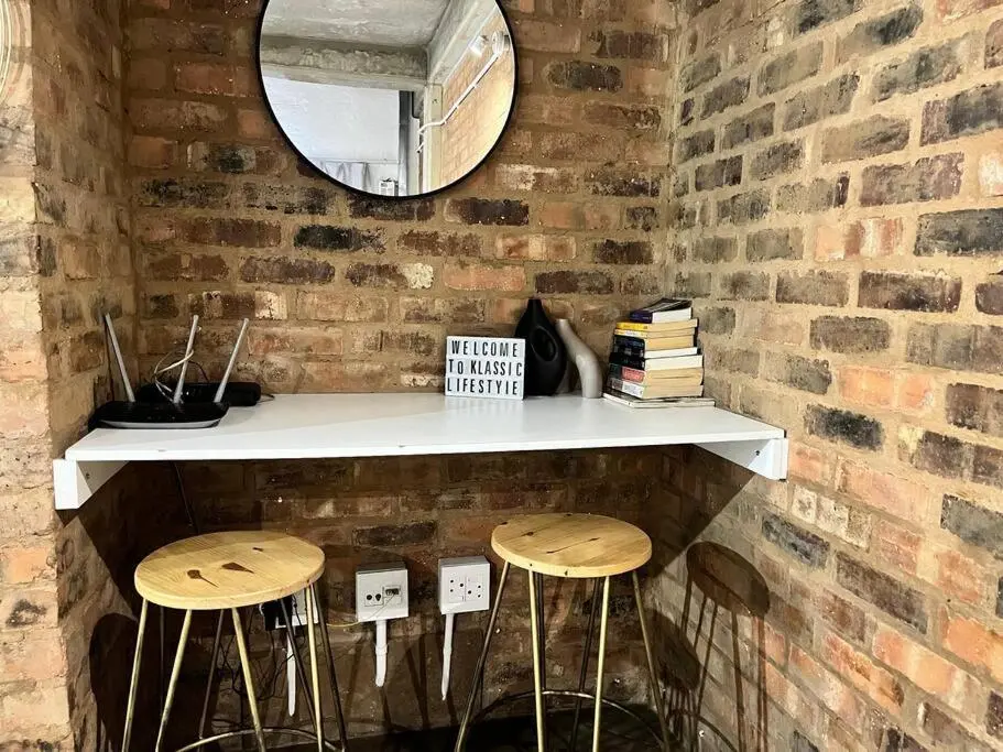 Image 2 of Luxury Apartment Pool Facing 328