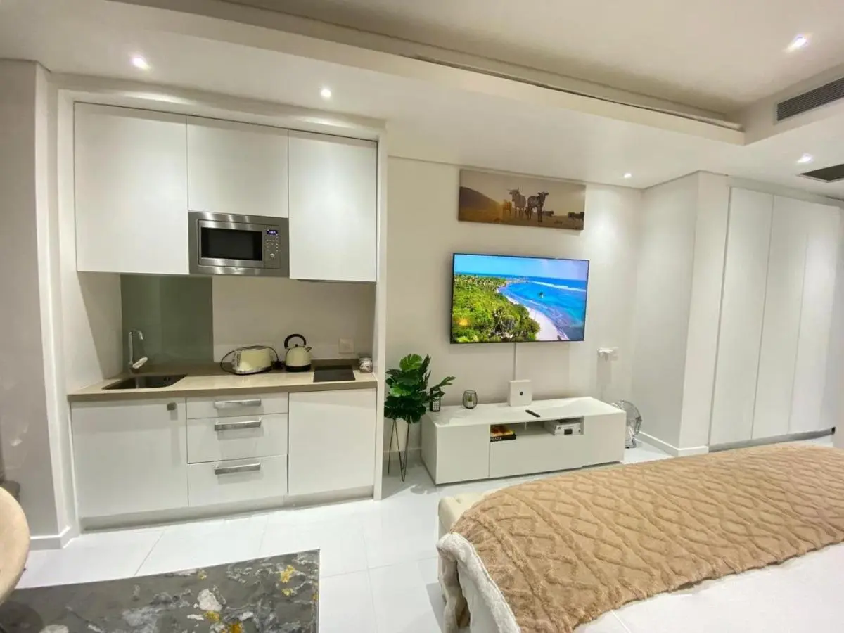 Image 4 of Luxury & Premium Suites Sandton City TWO