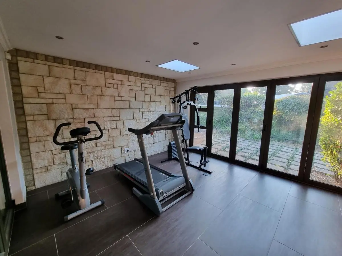 Image 5 of Luxury solar powered villa with pool and sauna in Northcliff