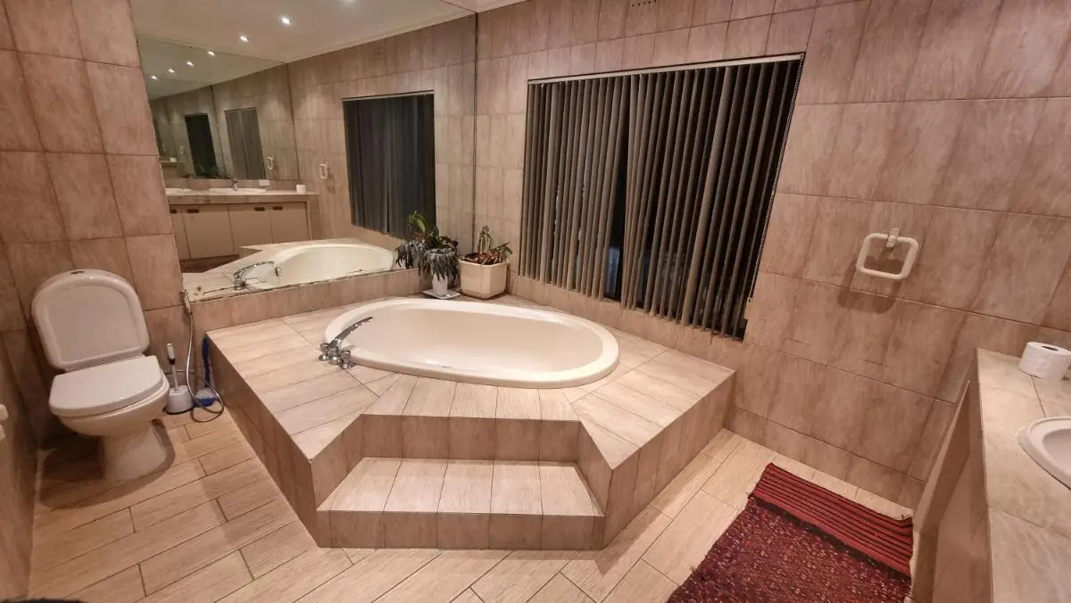 Image 2 of Luxury solar powered villa with pool and sauna in Northcliff