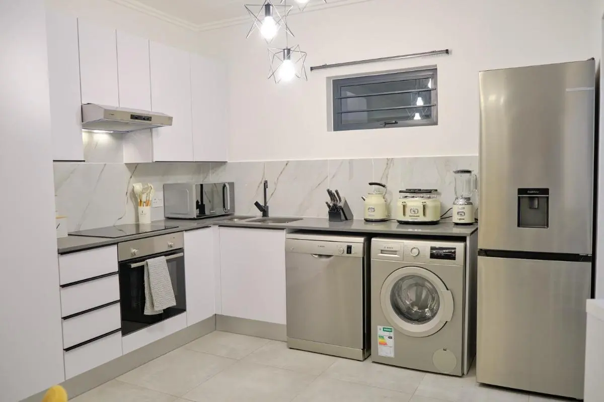 Image 2 of Medon Luxury Suites with power back up Bryanston Sandton