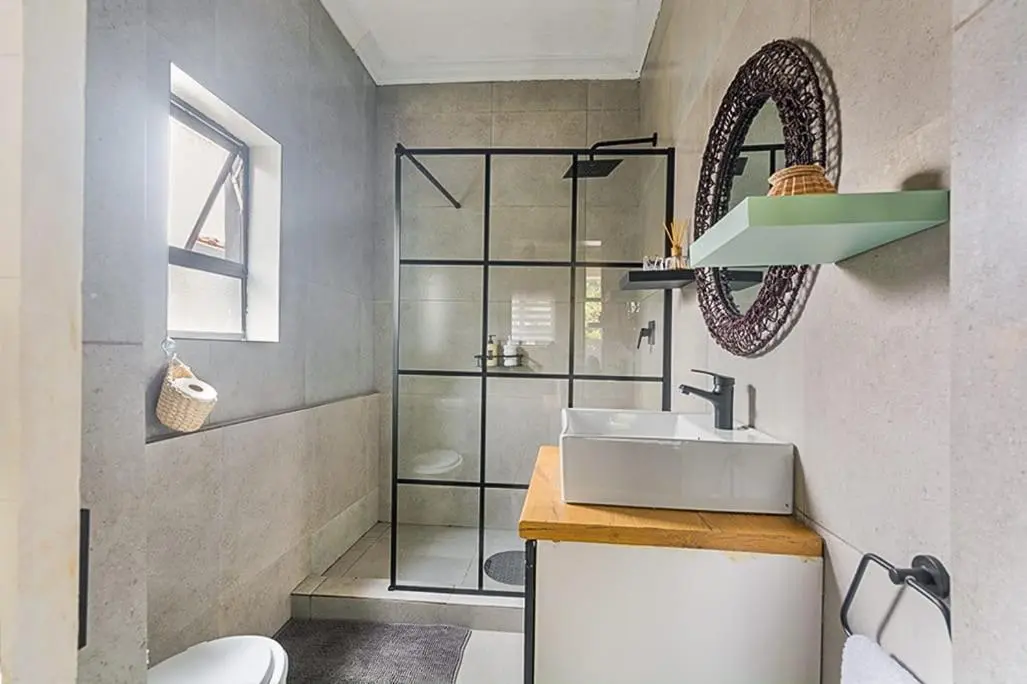 Image 2 of Mmanokeng Suit