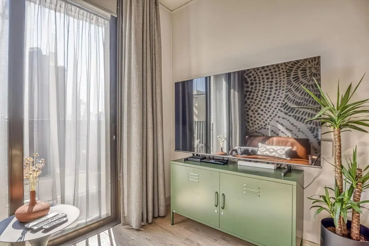 Image 2 of Modern One Rosebank Studio Apartment 456