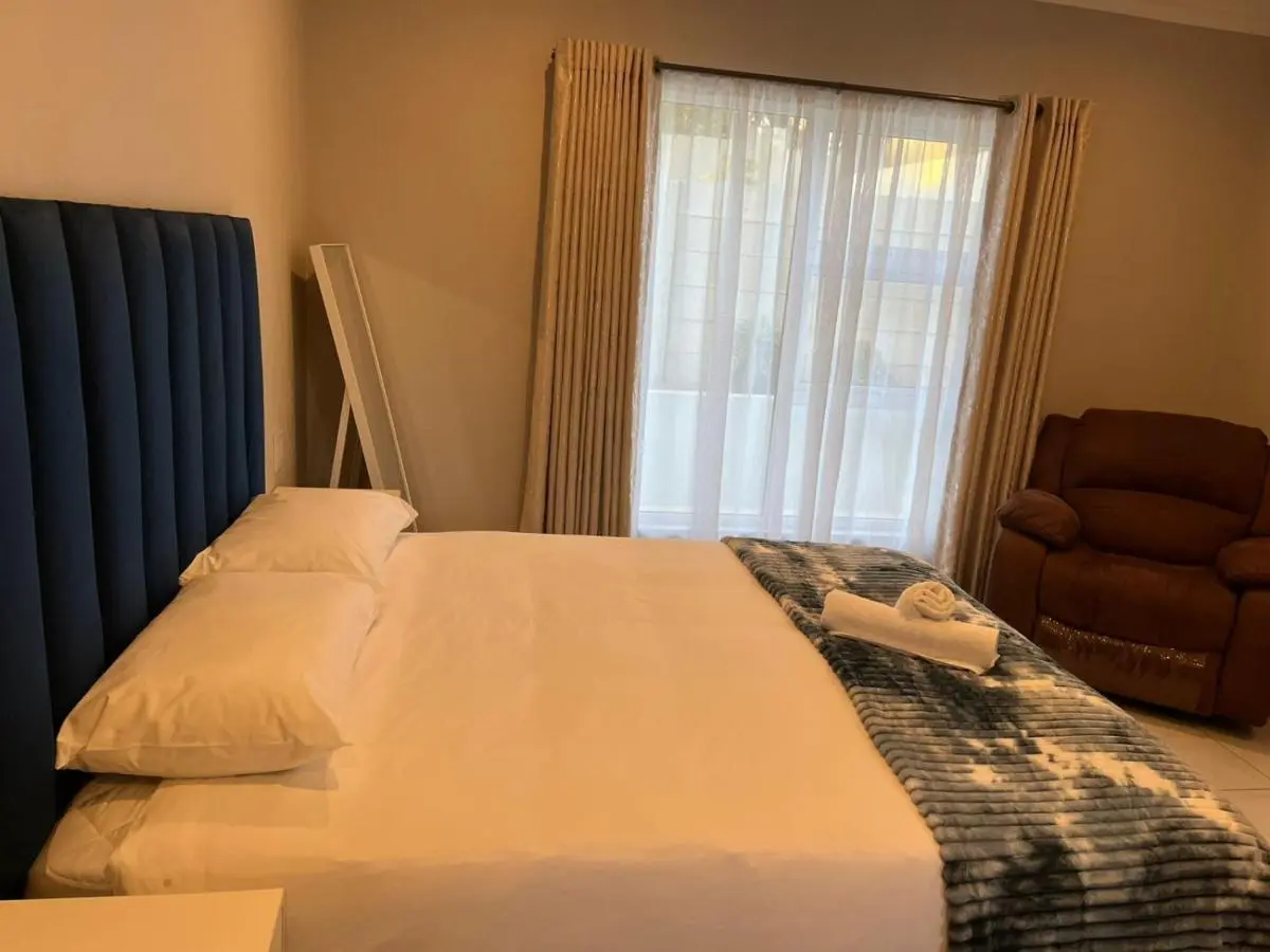 Image 2 of Modern Sleek & Private