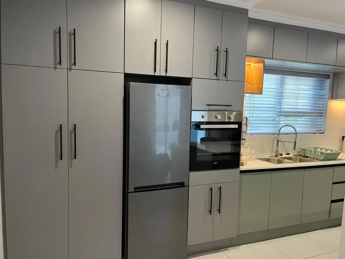 Image 1 of Modern Sleek & Private