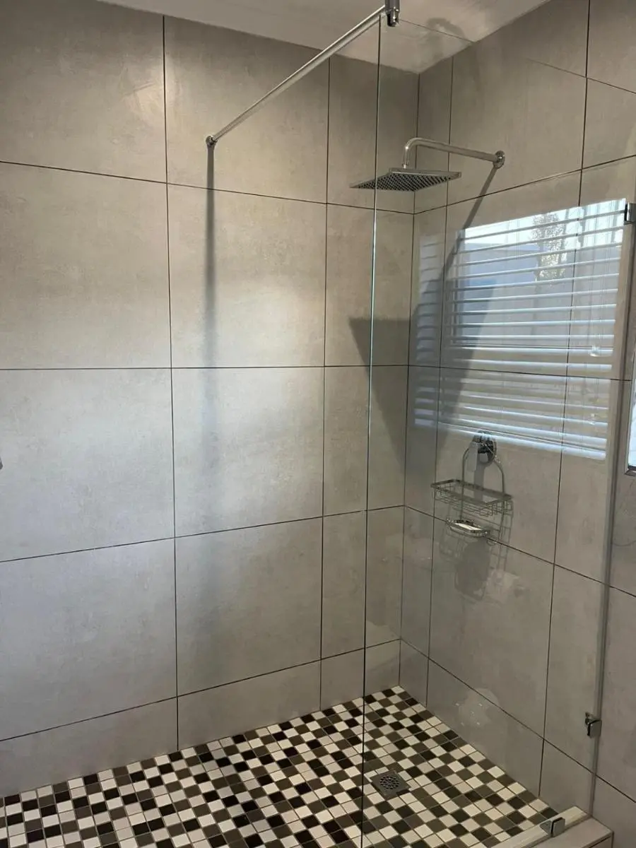 Image 6 of Modern Sleek & Private