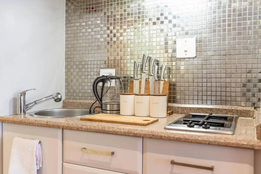 Image 2 of Modern apartment in culturally vibrant Melville 22