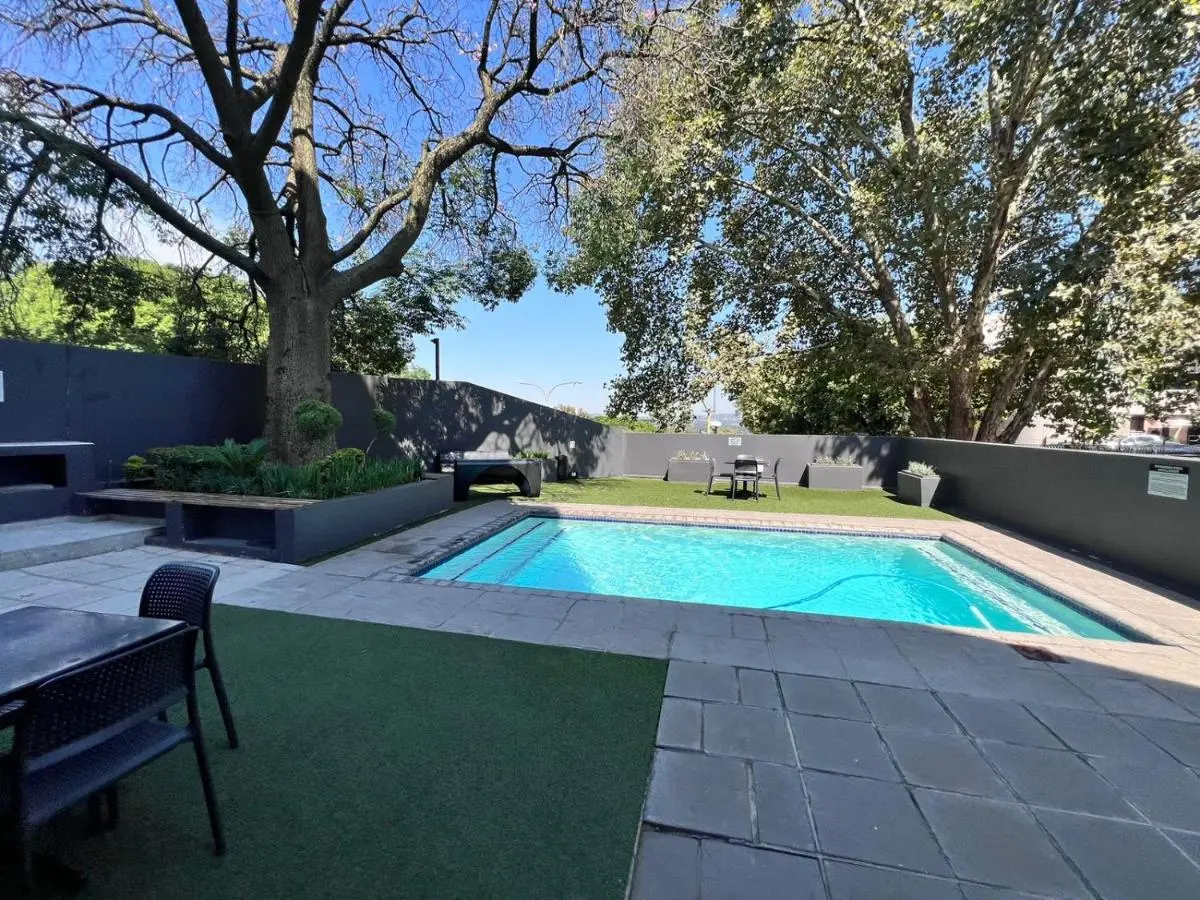 Image 3 of Modern spacious 1BR apartment at The Bolton Rosebank