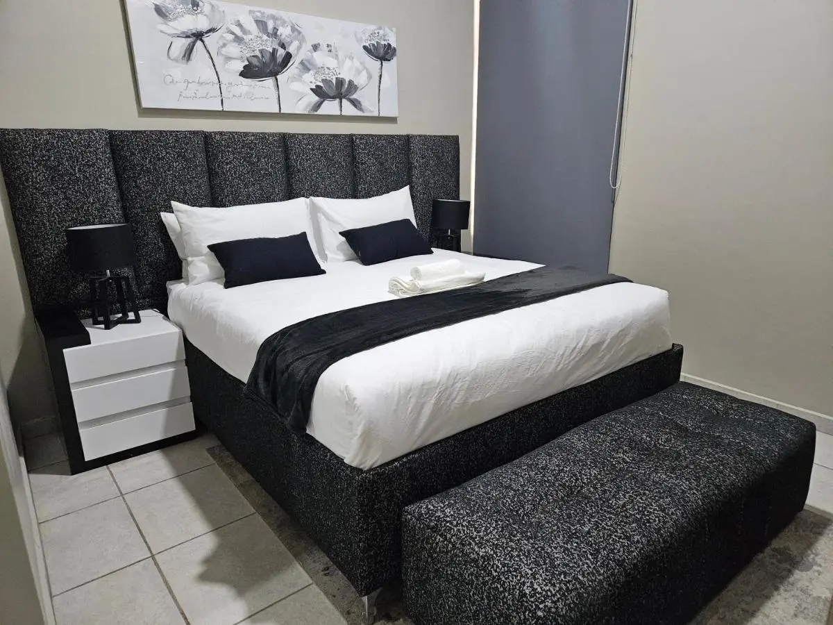 Image 1 of Modern spacious 1BR apartment at The Bolton Rosebank