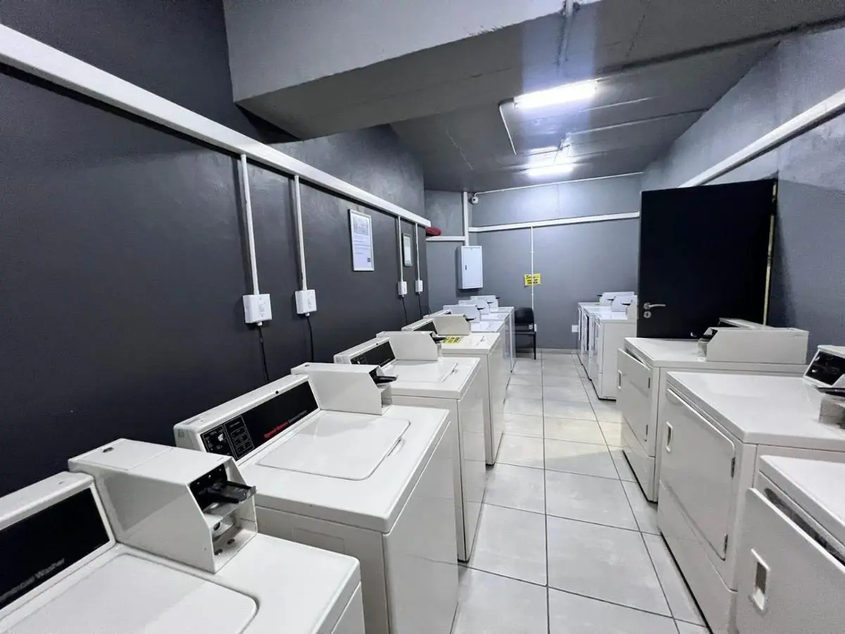 Image 2 of Modern spacious 1BR apartment at The Bolton Rosebank