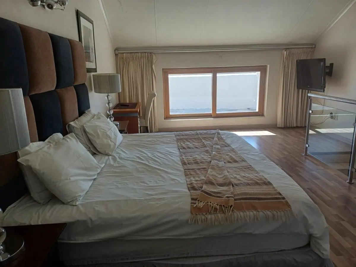 Image 1 of Mount Royal 30 Large 1 bed with balcony