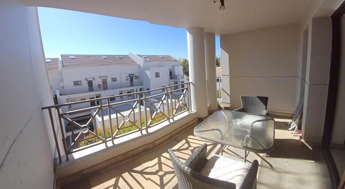 Image 5 of Mount Royal 30 Large 1 bed with balcony