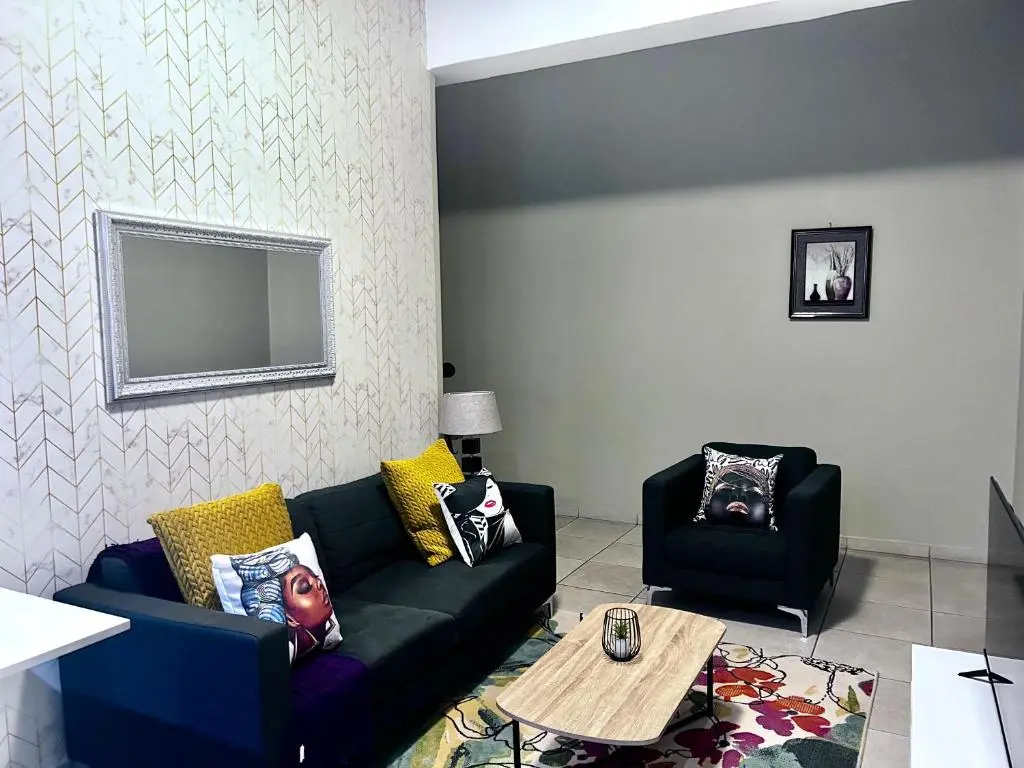 Image of Neat and cozy apartment in central Rosebank with unlimited Wi-Fi and backup power
