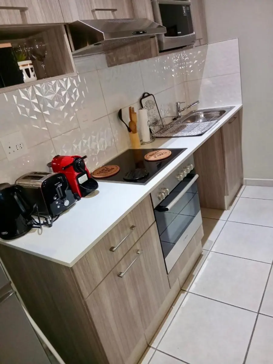 Image 4 of Neat and cozy apartment in central Rosebank with unlimited Wi-Fi and backup power