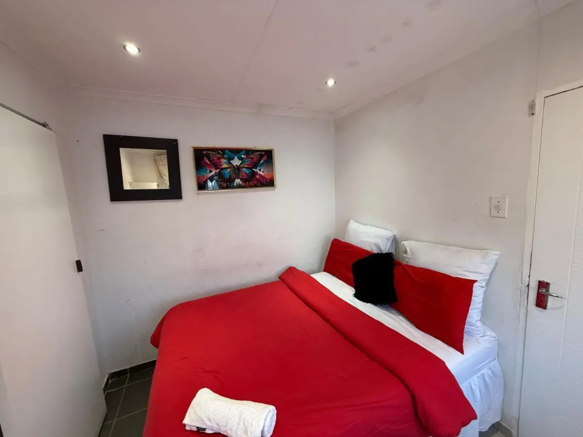 Image 1 of Newlands Cosy One Bedroom Apartment