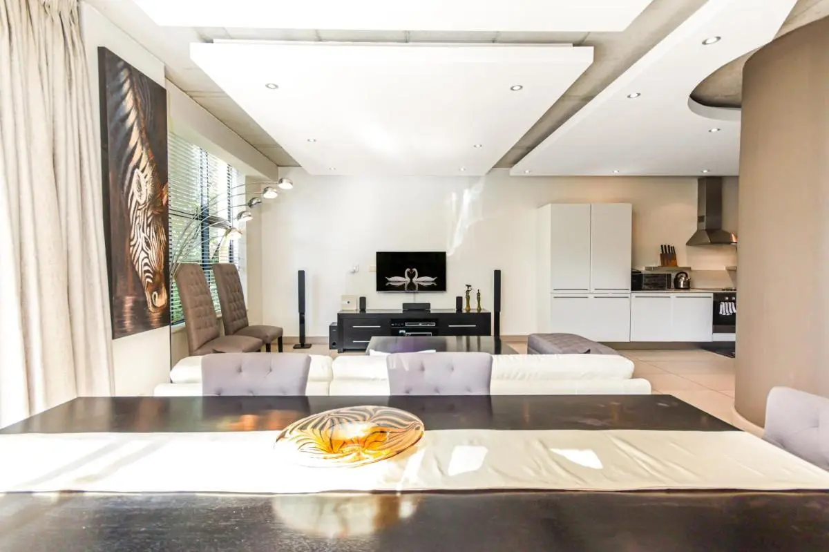 Image 4 of Old House Lane Melrose Boulevard