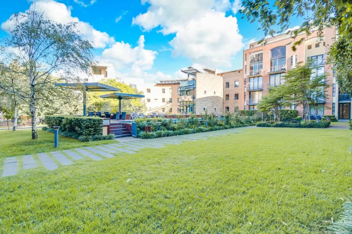 Image 6 of Old House Lane Melrose Boulevard