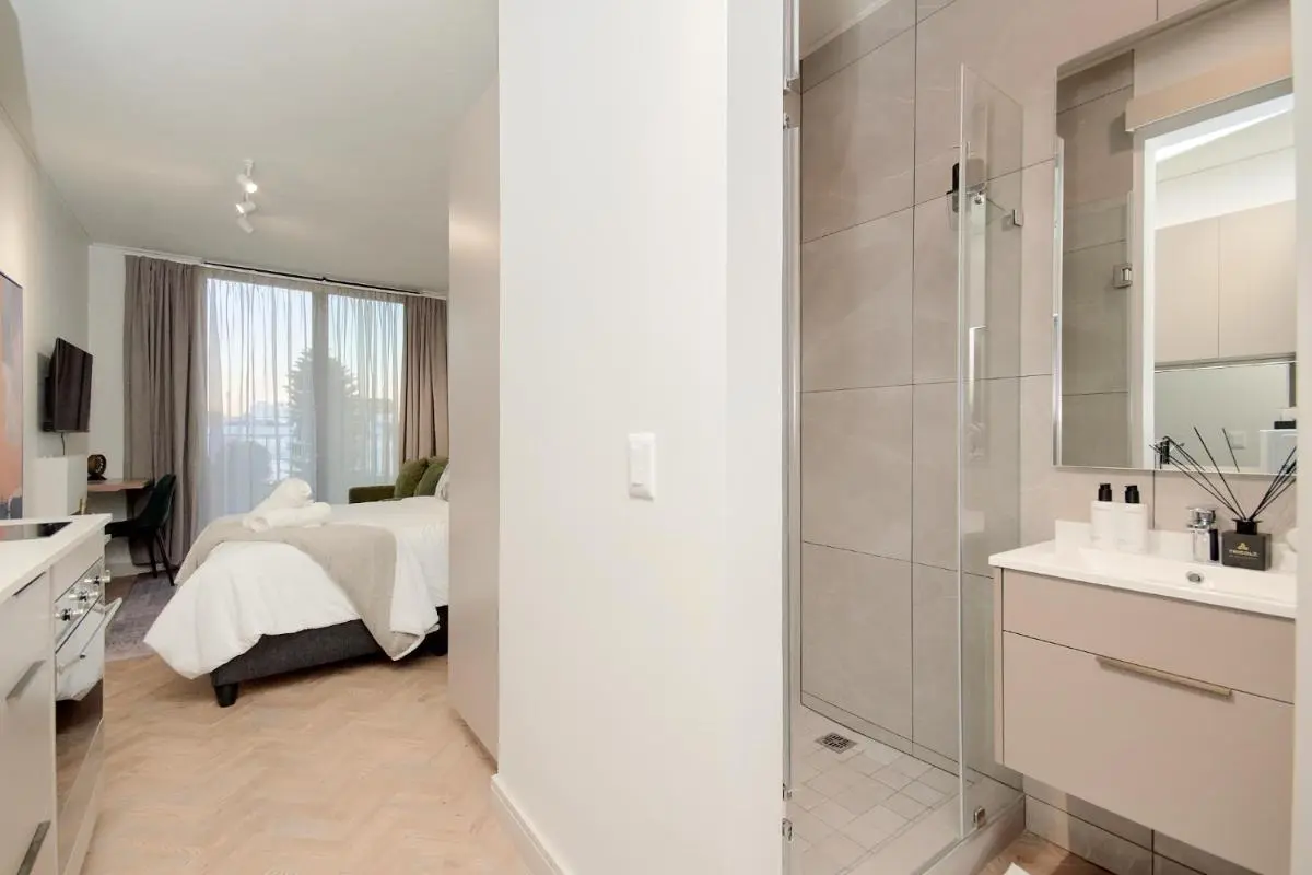 Image 2 of One Rosebank Luxe Studios