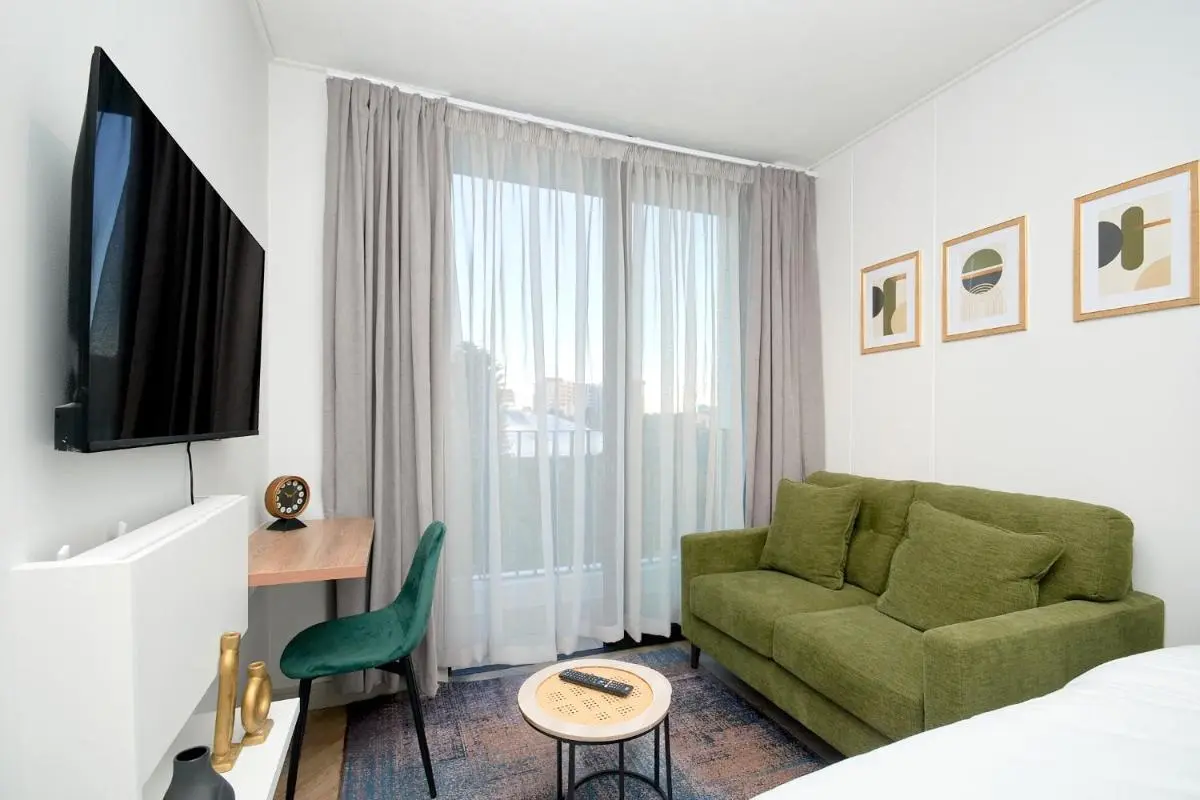 Image 4 of One Rosebank Luxe Studios