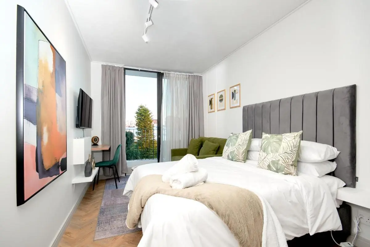 Image 6 of One Rosebank Luxe Studios