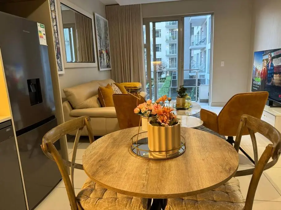 Image 3 of Peaceful Rosebank Gem!