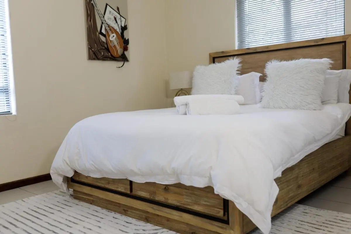 Image 1 of Relaxing 2-Bedroom Stay in Secure Jackal Creek Golf Estate