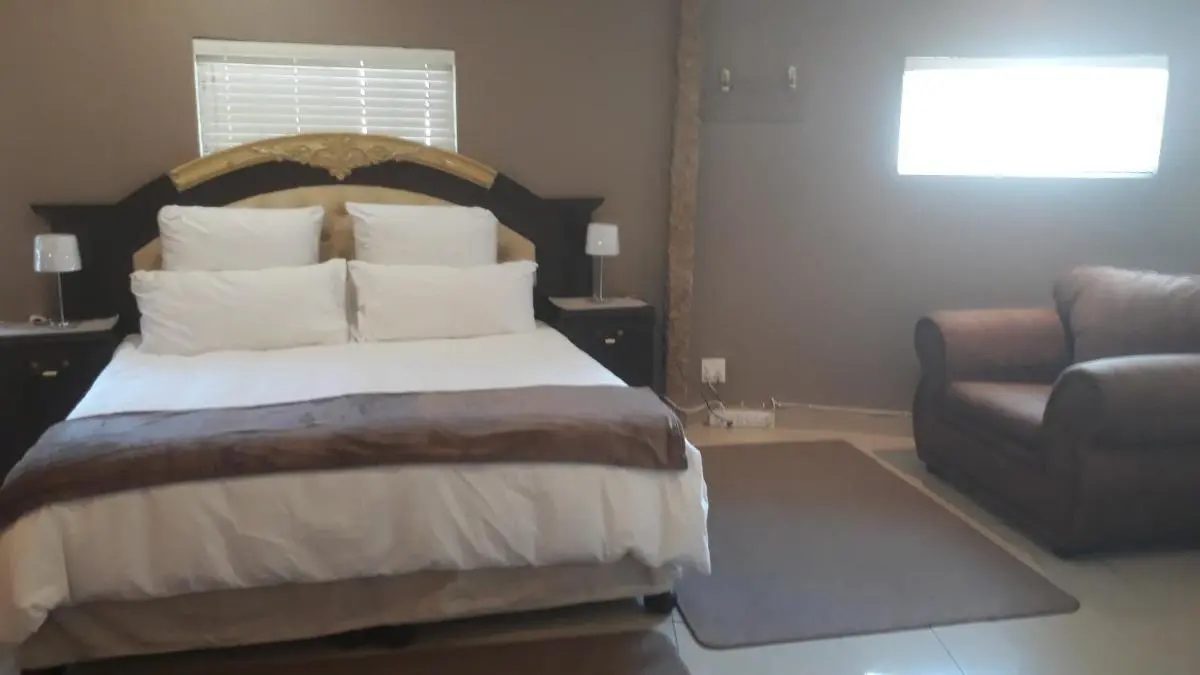 Image 1 of Robertsham (Halaal) Self Catering Cottages 2