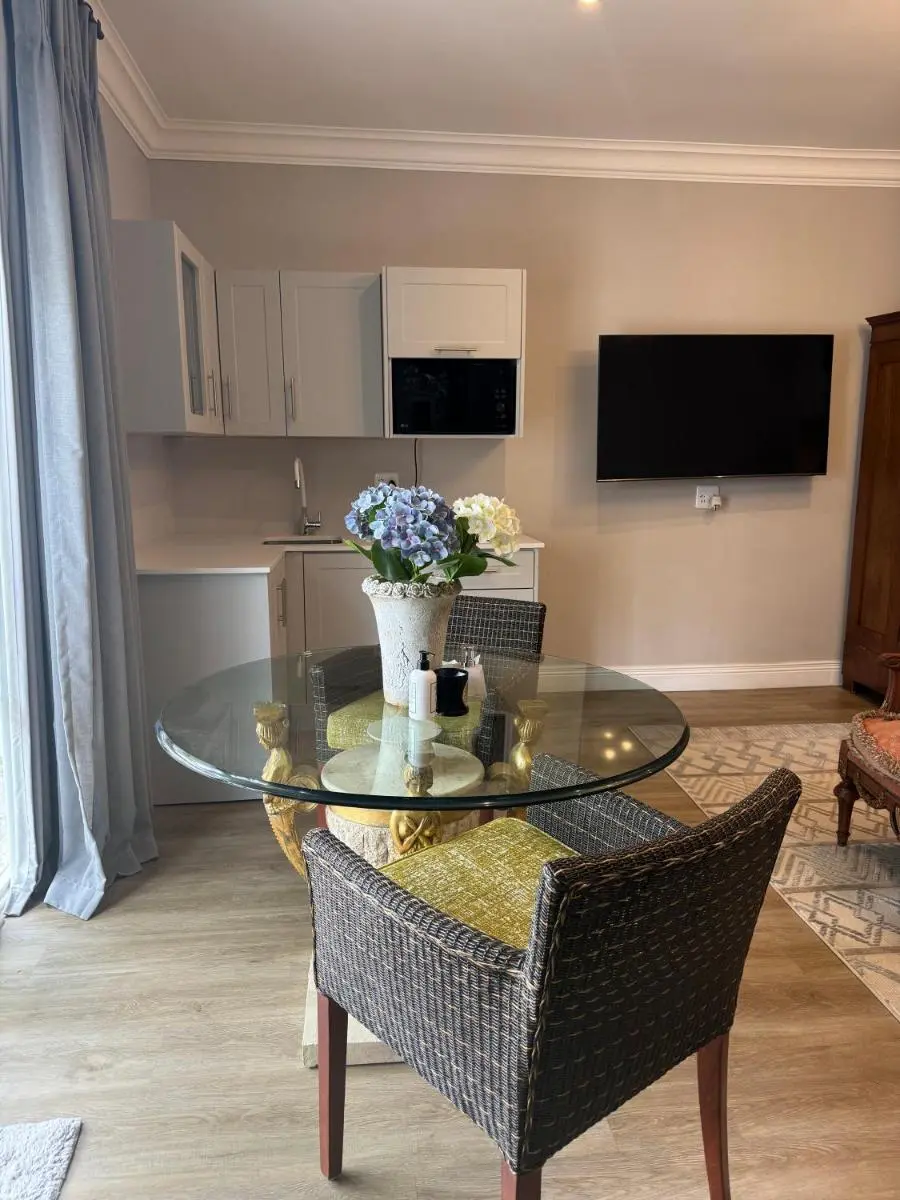 Image 6 of Sandton Drive – Frnch on 2nd