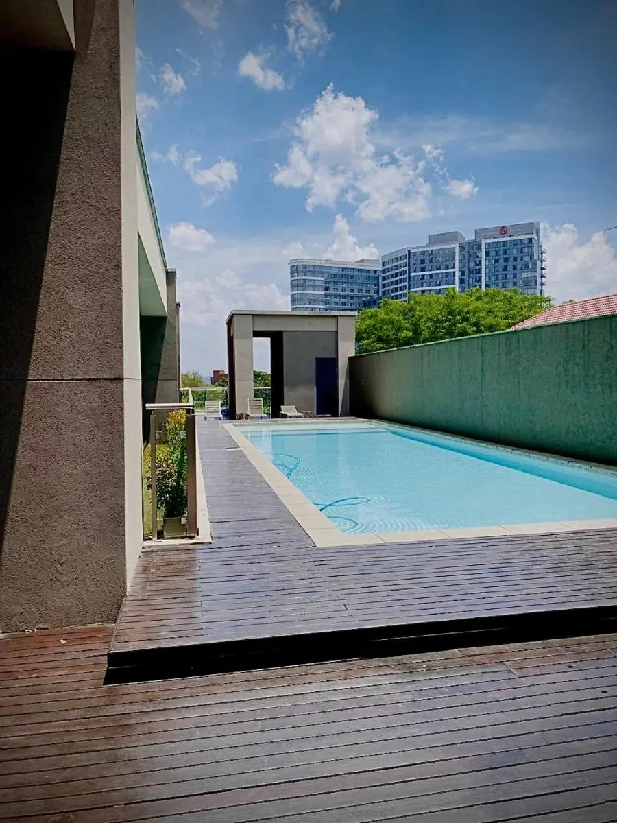 Image 3 of Sandton Skye luxury hotel