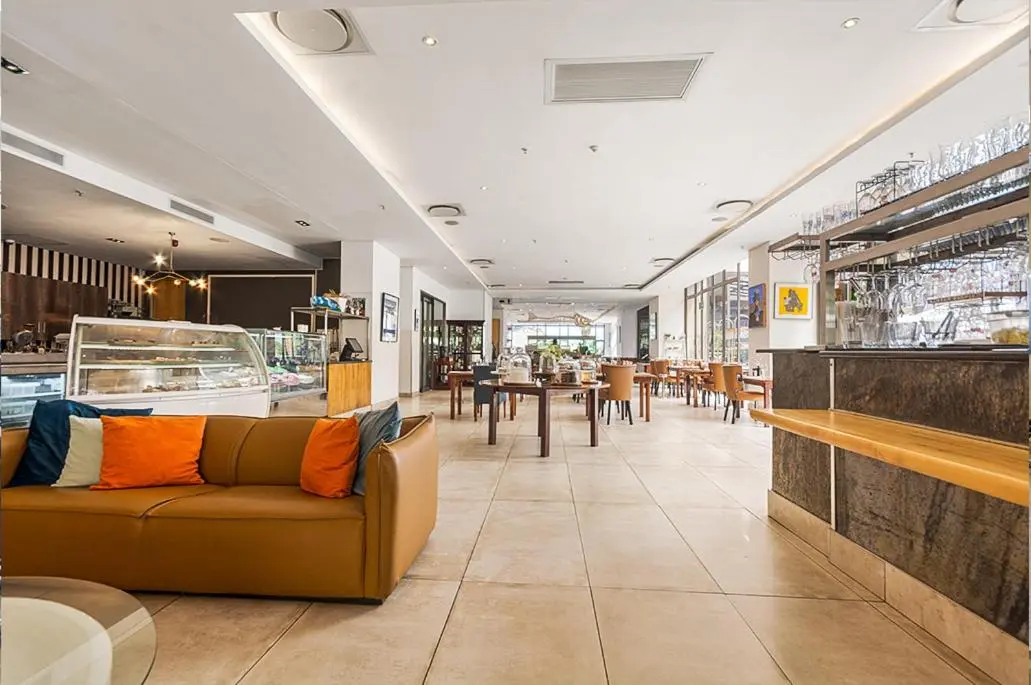 Image 4 of Sandton Skyline luxury space