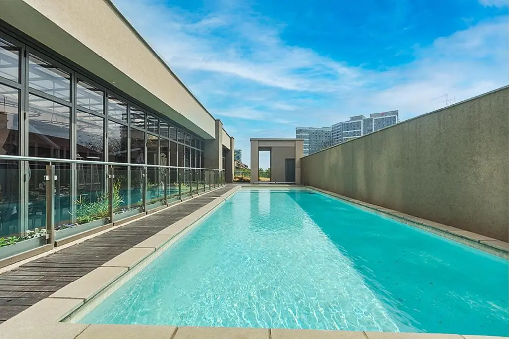 Image 3 of Sandton Skyline luxury space